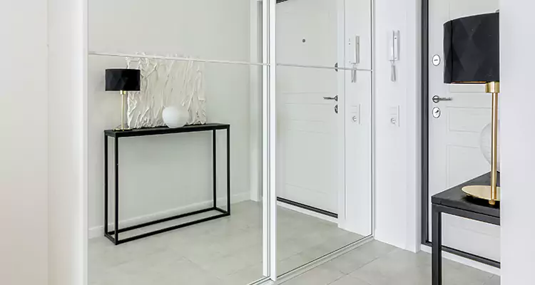 Mirrored Bifold Closet Doors Repair in Clearwater, FL