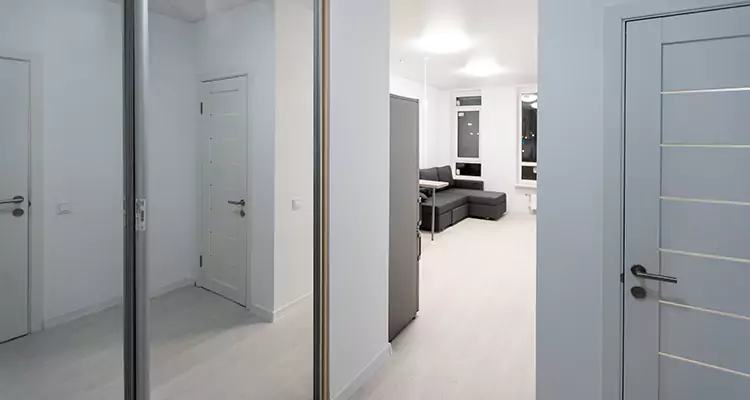 Modern Mirrored Closet Doors Repair in Clearwater, FL